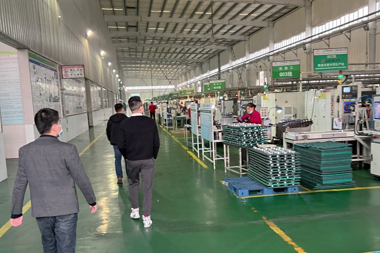 De la fábrica a la operación: El rol de la ingeniería de origen en la importación de maquinaria pesada